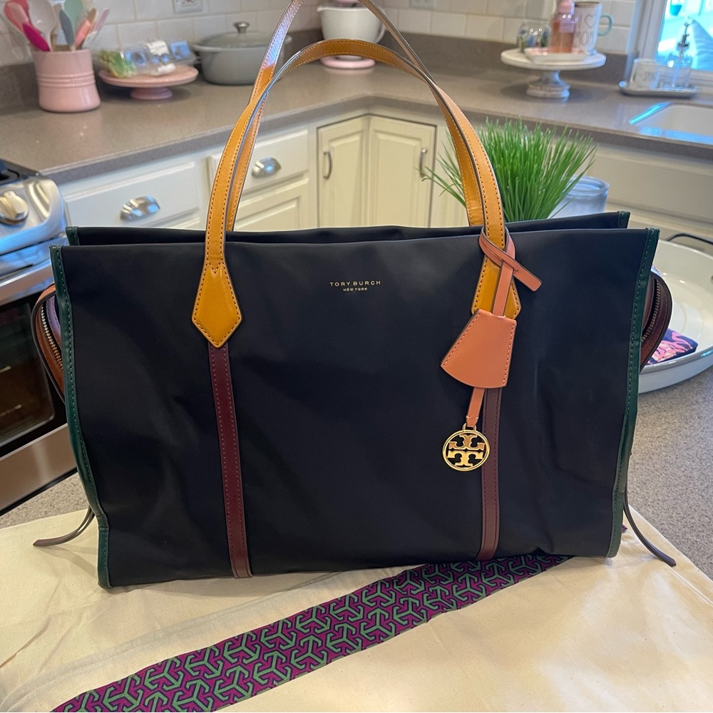 🌟💙 Tory Burch Navy Nylon Zip Tote w/ colorful Leather Accents 💙🌟